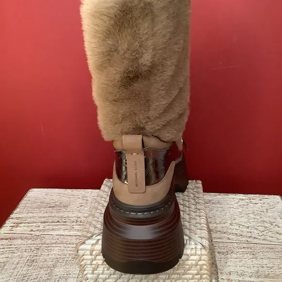Michael Kors NWT 8.5Shiloh Driftwood Faux Fur Lined Winter Boots Water Resistant