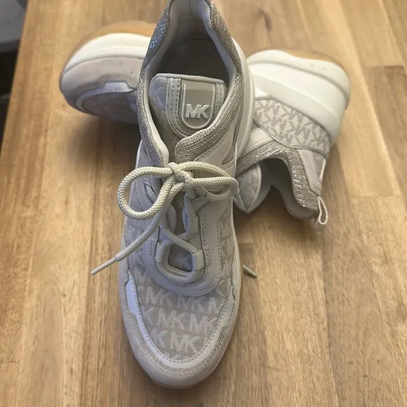 MICHAEL KORS OLYMPIA LOGO SNEAKERS