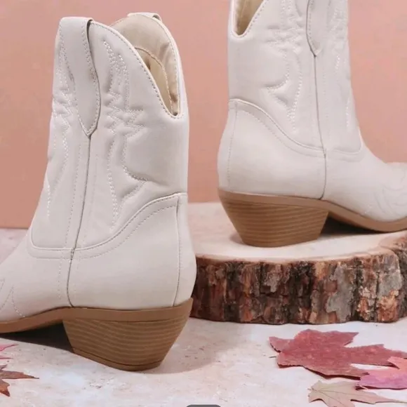 Minimalist Slip On Western Boots