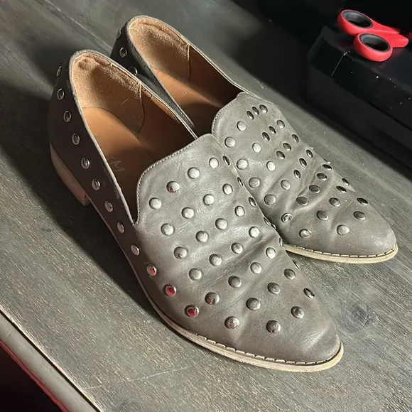 MIRACLE MILES - SCOTTI STUDDED LOW CUT ANKLE BOOTS