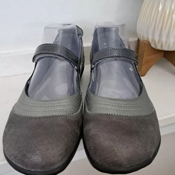 Naot Kirei Mary Jane Flats Leather Grey Pewter Comfort Shoes Boho Women's Sz 9