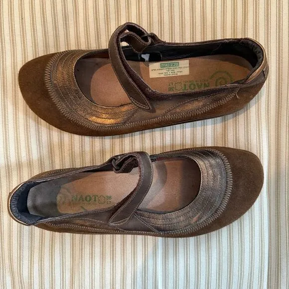 Naot Kirei Toffee Brown/Coffee Bean Nubuck/Radiant Copper Leather Flats