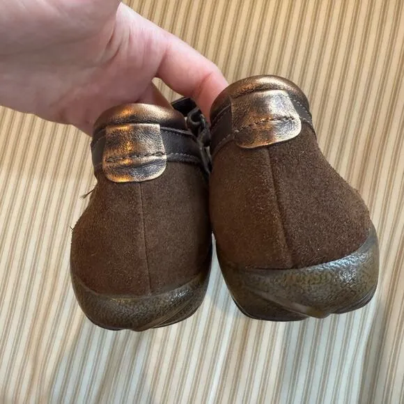 Naot Kirei Toffee Brown/Coffee Bean Nubuck/Radiant Copper Leather Flats