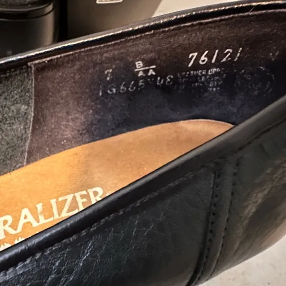 Naturalizer Womens Fern Leather Slip On Marino Flat Loafers.