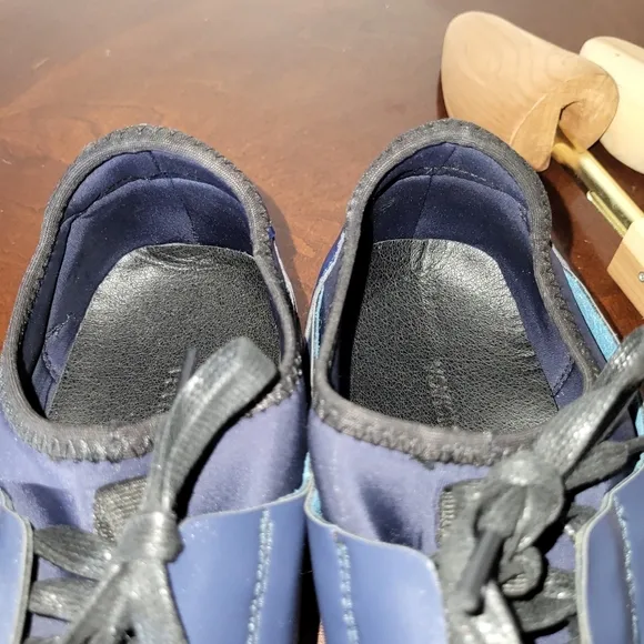 Navy Blue Sneakers with Hybrid Design and Elastic Strap