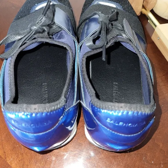 Navy Blue Sneakers with Hybrid Design and Elastic Strap