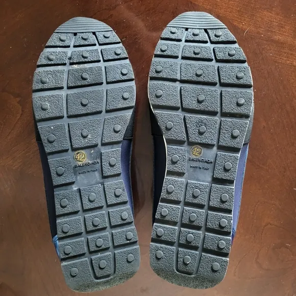 Navy Blue Sneakers with Hybrid Design and Elastic Strap