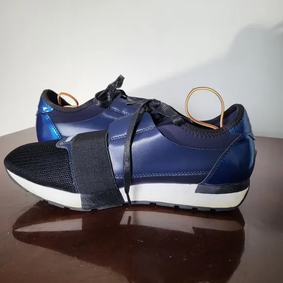 Navy Blue Sneakers with Hybrid Design and Elastic Strap
