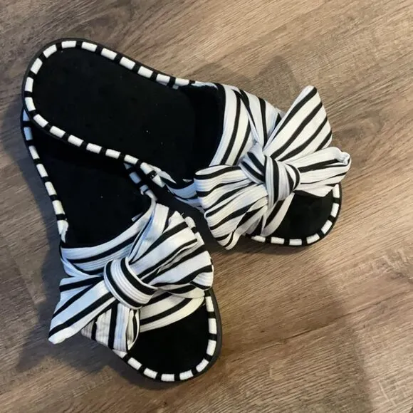 Neiman Marcus ULTRAIDEAS Women's Zebra Slippers