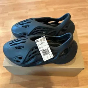 NEW 11 Yeezy Foam Runner Onyx  Shoes Black Adidas RNR Kanye West Slides