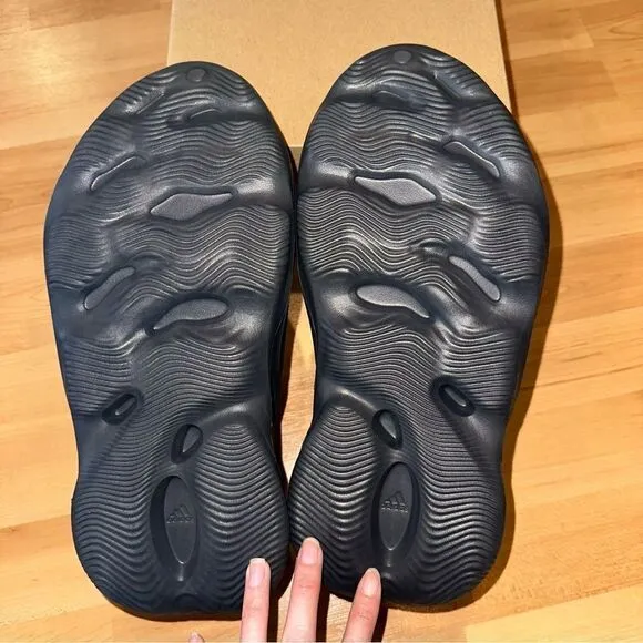 NEW 11 Yeezy Foam Runner Onyx  Shoes Black Adidas RNR Kanye West Slides