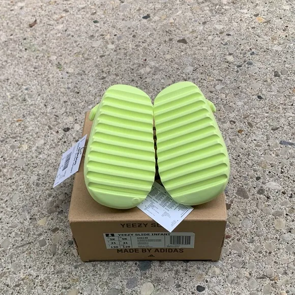 NEW Adidas Yeezy Slide Green Glow Size 5K 5C Toddler
