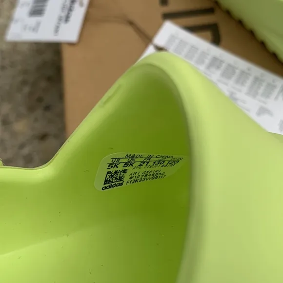 NEW Adidas Yeezy Slide Green Glow Size 5K 5C Toddler