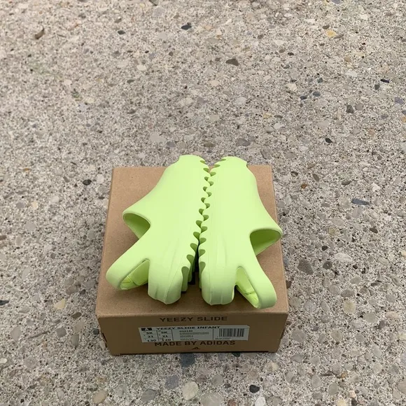 NEW Adidas Yeezy Slide Green Glow Size 5K 5C Toddler