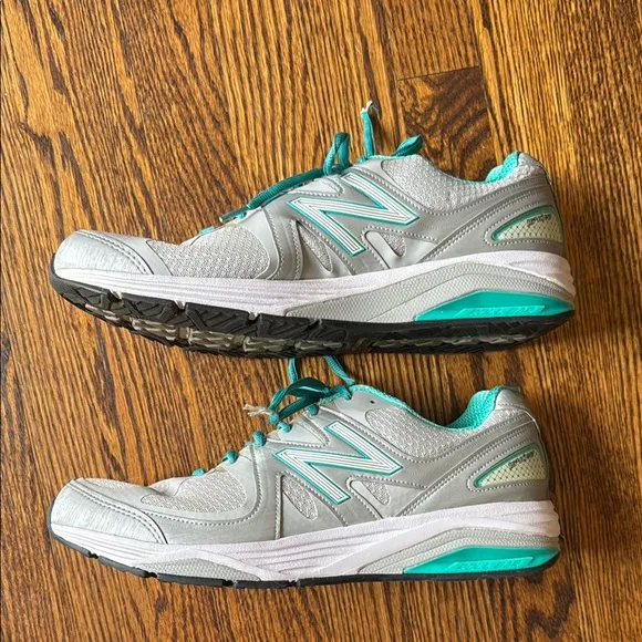 New Balance 1540 V2 Men’s 13 Gray and Blue Sneakers with Breathable Mesh
