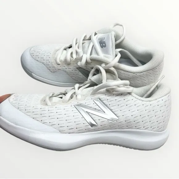 New Balance 696 v4 White Lace-Up Mesh Sneakers Boys Size US 5.5 NWOT