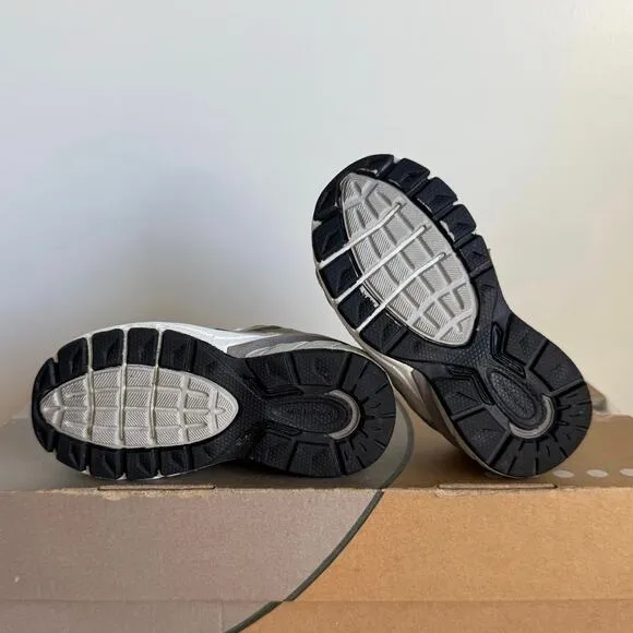New Balance 990 V5 Grey/White Toddler Sneakers - SZ 6 C