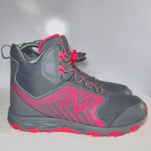 New Balance Big boys size 7 Grey &amp; Pink 700v1 Hiking sneakers.