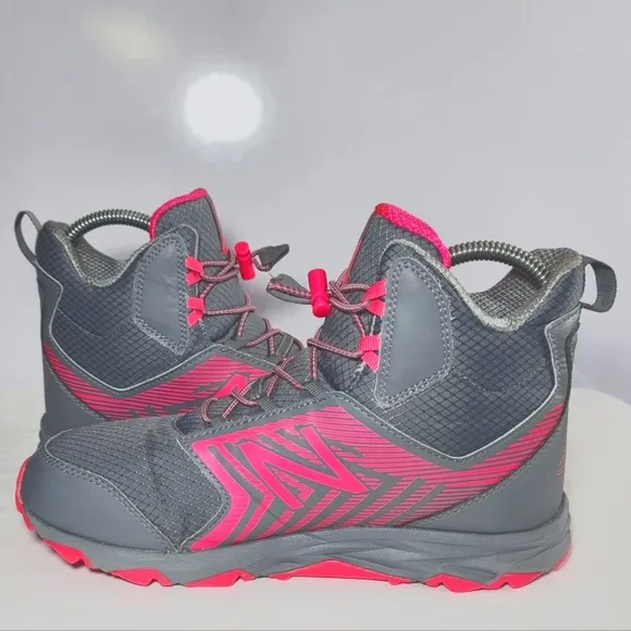 New Balance Big boys size 7 Grey &amp; Pink 700v1 Hiking sneakers.