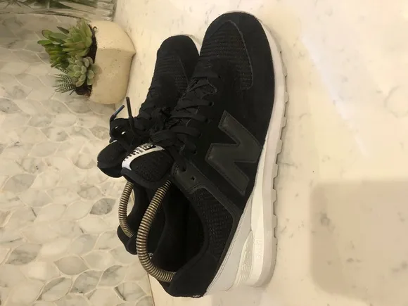 New Balance Sneakers Mens Size 9.5 Black White 574 Mesh Suede Style