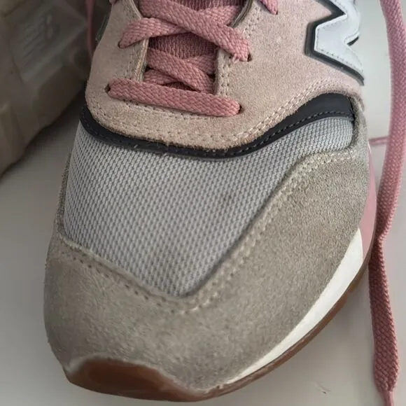New Balance Women’s 997 H casual Sneakers EUC
