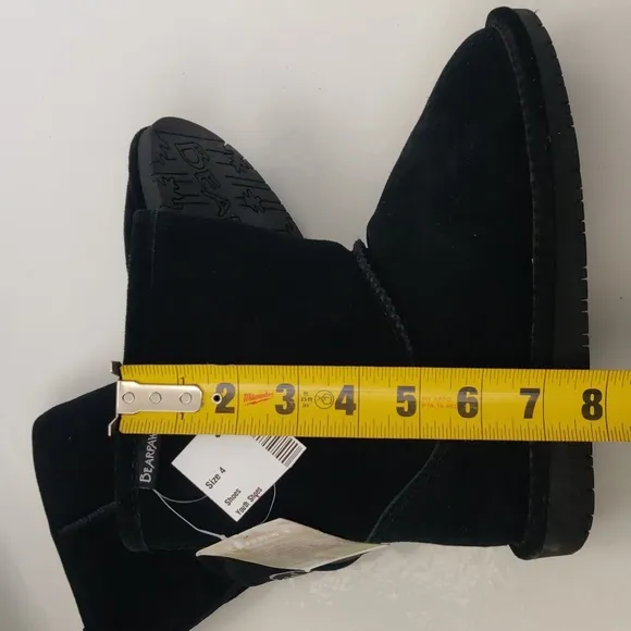New! BEARPAW 608Y 'Emma&quot; Youth Girls Size 4 Black Suede Sherpa Lined Boots