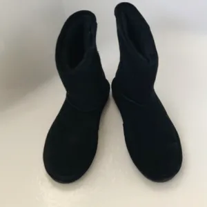 New! BEARPAW 608Y 'Emma&quot; Youth Girls Size 4 Black Suede Sherpa Lined Boots
