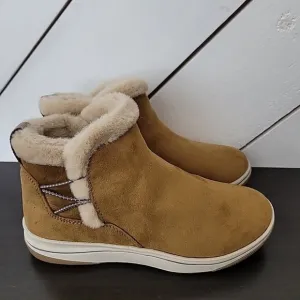 NEW Clarks Womens 6 boots Breeze Fur Ankle Boot Tan