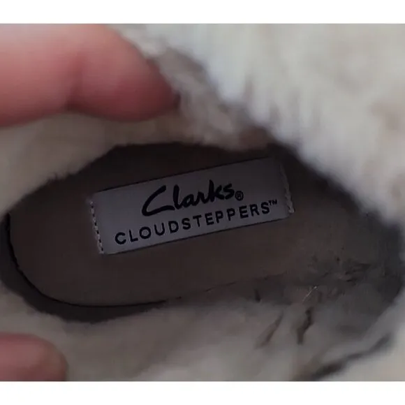 NEW Clarks Womens 6 boots Breeze Fur Ankle Boot Tan