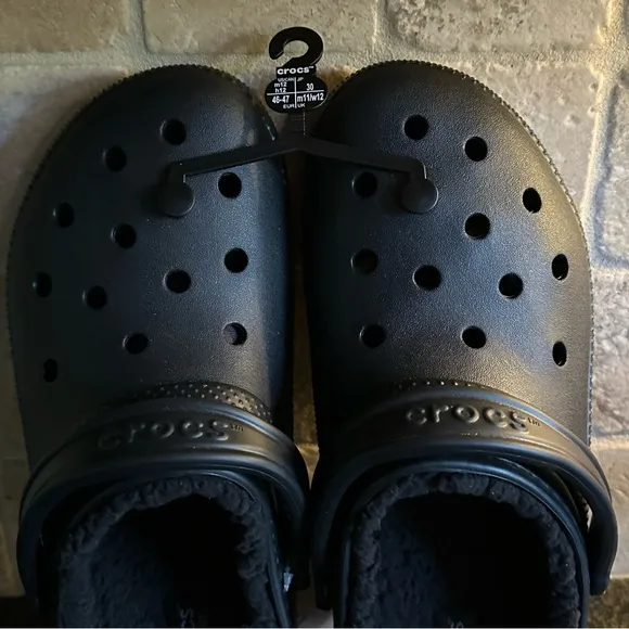 NEW Crocs Men’s Black Classic Lined Clog Fur Fuzzy Inside Slides Warm Clogs 12M