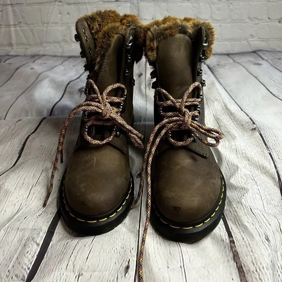 New Dr.Martens 1460 Serena Collar Faucet Fur Lined Lace Up Boots Size 37