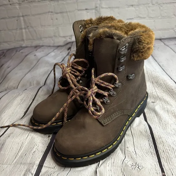 New Dr.Martens 1460 Serena Collar Faucet Fur Lined Lace Up Boots Size 37