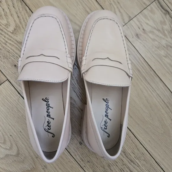 New Free People Lyra Loafers Lug Sole EU 39 US 8 Cantaloupe Neutral Leather Heel