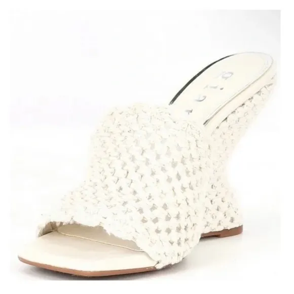 NEW Gianni Bini Regina Crochet Square Toe Wedge Slides in Natural