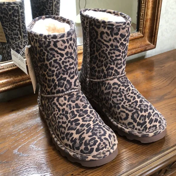 New Girls BEARPAW leopard Elle waterproof shearling boots.  Size 5.