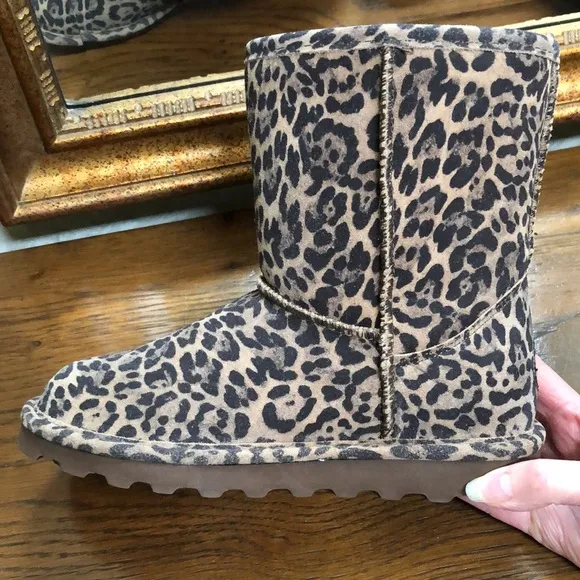 New Girls BEARPAW leopard Elle waterproof shearling boots.  Size 5.