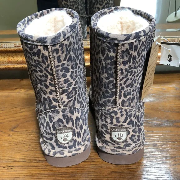 New Girls BEARPAW leopard Elle waterproof shearling boots.  Size 5.