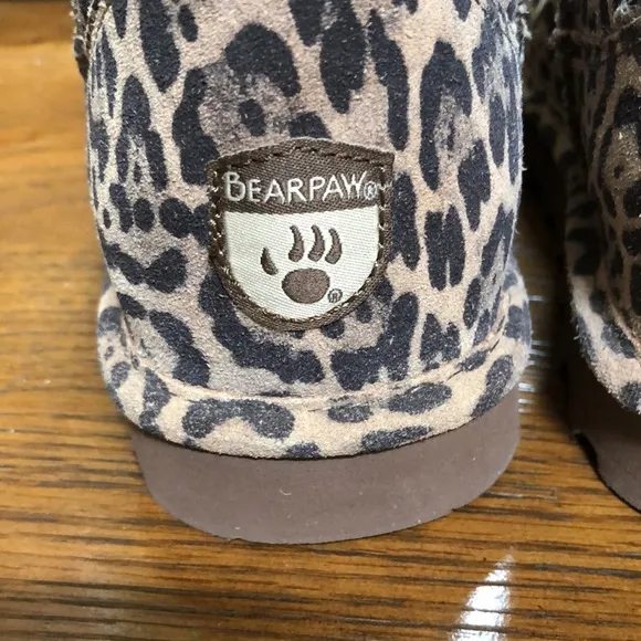 New Girls BEARPAW leopard Elle waterproof shearling boots.  Size 5.