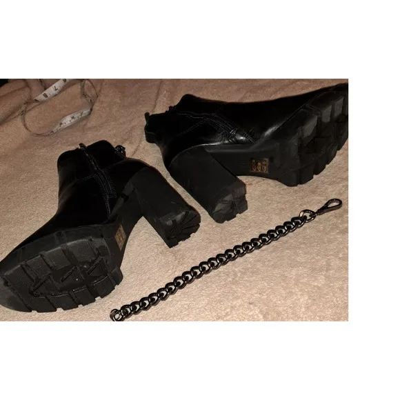 New-GORGEOUS AND SASSY! Aldo Bolder Ankle Chain Platform Boots Sz 8