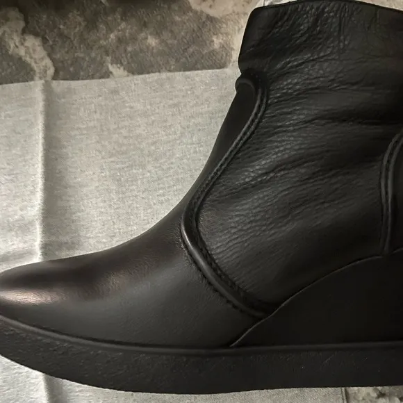 New in box! High end Aquatalia blk leather wedge boot sz 11- dropped firm price