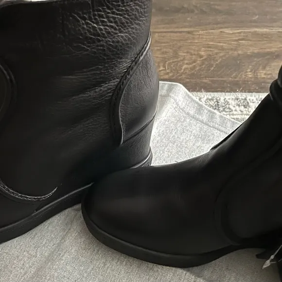 New in box! High end Aquatalia blk leather wedge boot sz 11- dropped firm price