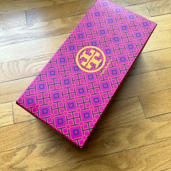 NEW in box!!  TORY BURCH Espadrille. Gorgeous. Preppy. Nautical Vibe  9.5.