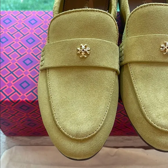 New In Box Tory Burch Suede Ballet Loafers with Box and Dust Bag. Size 7.