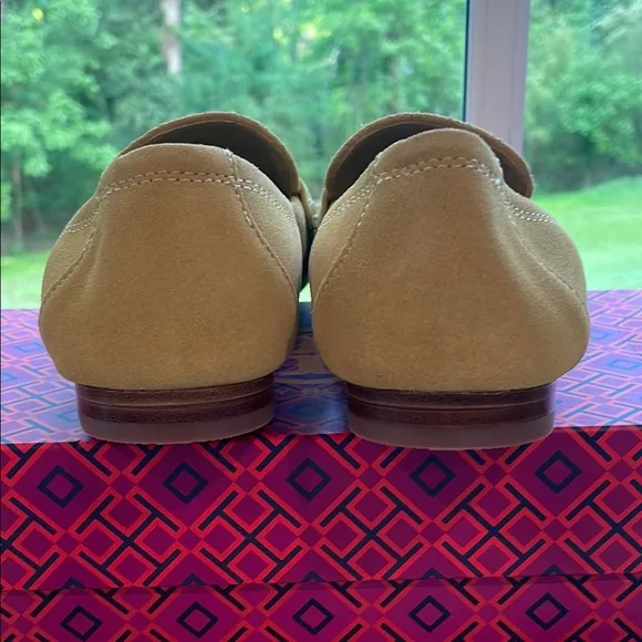 New In Box Tory Burch Suede Ballet Loafers with Box and Dust Bag. Size 7.