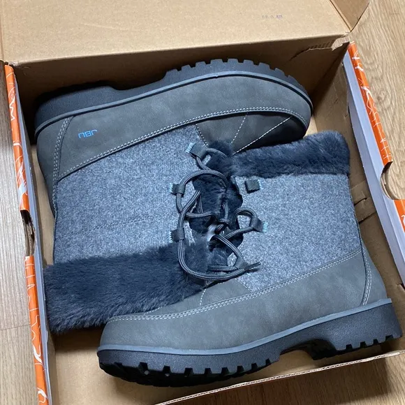 NEW JBU faux fur lined winter boots size 9