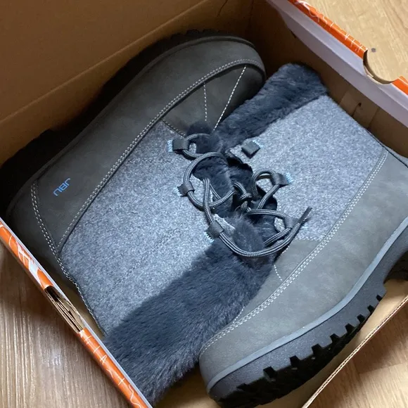 NEW JBU faux fur lined winter boots size 9