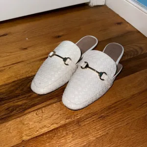 New Look Women’s Mule Loafers in white size 9