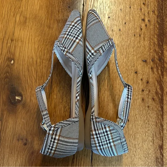 NEW Modcloth Heartbeat Pointed Toe T-Strap Flats Women’s SZ 7 in Plaid Print