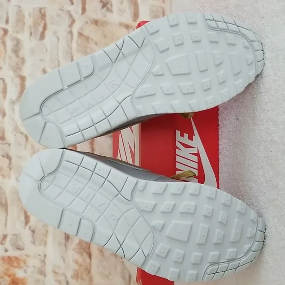 New Nike Air Max 1 LX Sneakers