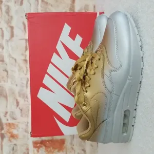 New Nike Air Max 1 LX Sneakers